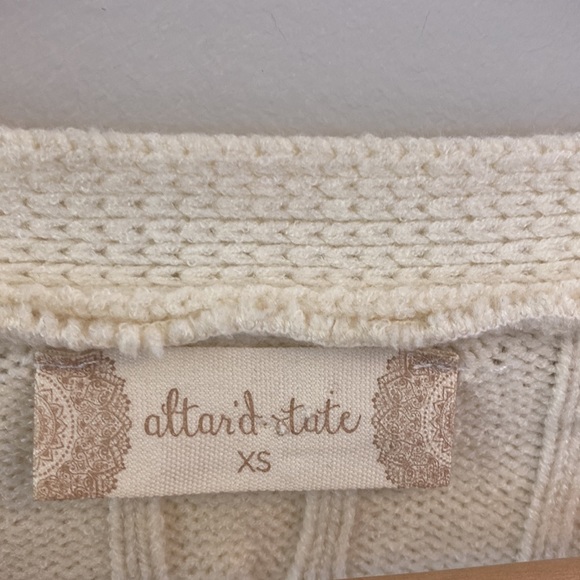 Altar’d State Cream Cable Knit Cropped Button Down Sweater Very Soft SZ XS - Picture 4 of 12